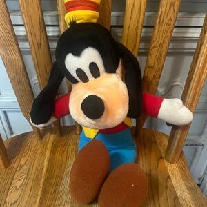 Plush vintage 80’s Disneyland Goofy Toy.